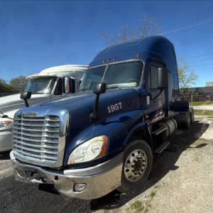 2016-Freightliner-Sleeper-Tractor (1) 2016-Freightliner-Sleeper-Tractor (1)