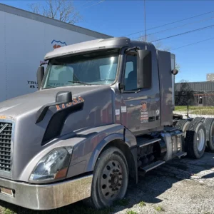 2016-Volvo-Day-Cab-Tractor 2016-Volvo-Day-Cab-Tractor